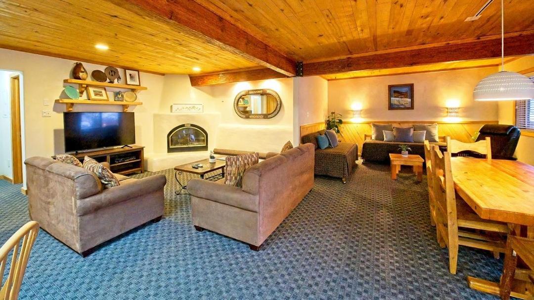 Sitzmark Sports Lodge Red River Eksteriør billede
