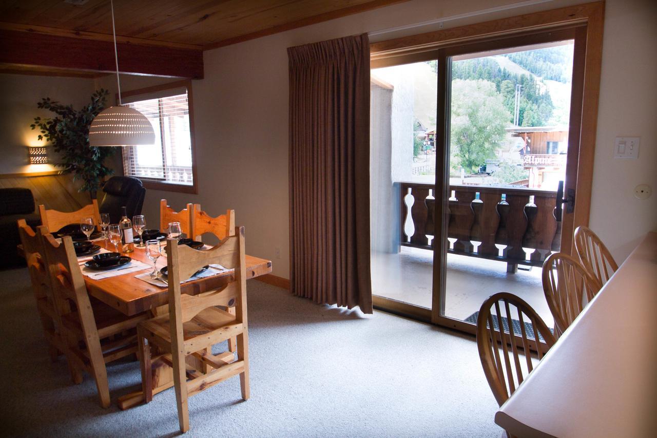 Sitzmark Sports Lodge Red River Eksteriør billede