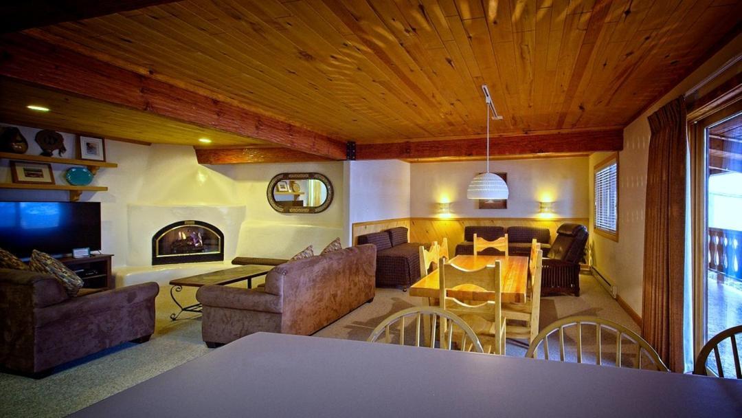Sitzmark Sports Lodge Red River Eksteriør billede